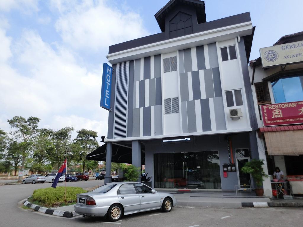 Nah Hotel Skudai Exterior photo